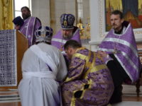 Архиепископ Серафим в Великий Четверг совершил Божественную литургию вместе с Чином омовения ног