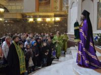 В праздник Входа Господня в Иерусалим архиепископ Калининградский и Балтийский Серафим совершил Божественную литургию