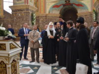 Святейший Патриарх Кирилл осмотрел роспись Кафедрального собора Христа Спасителя