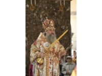 В Неделю 2-ю по Пасхе архиепископ Серафим совершил Литургию