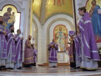 В четверг Страстной седмицы митрополит Серафим совершил Литургию в Кафедральном соборе Христа Спасителя