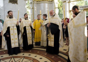 Вечерняя служба накануне престольного праздника в храме святых Петра и Февронии