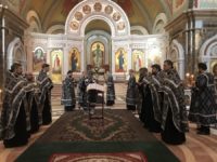 Архиепископ Серафим совершил утреню Великой Пятницы с чтением 12-ти Страстных Евангелий