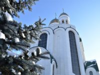 В Кафедральном соборе Христа Спасителя совершили молебен в годовщину Патриаршей интронизации