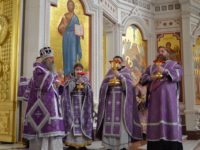 В Великий Четверток архиепископ Серафим совершил Литургию в Кафедральном соборе Христа Спасителя