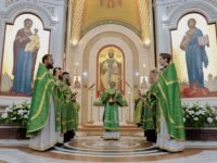 В праздник Святой Троицы митрополит Серафим совершил Божественную литургию
