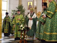 В праздник Святой Троицы митрополит Серафим совершил Литургию в Кафедральном соборе Христа Спасителя