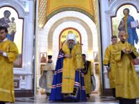 Митрополит Серафим совершил молебен в день рождения Святейшего Патриарха Кирилла