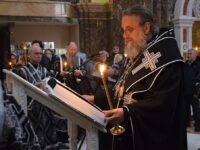 Митрополит Серафим совершил утреню Великой Пятницы с чтением 12-ти Страстных Евангелий