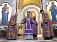 В Великий Четверток митрополит Серафим совершил Литургию и Чин омовения ног в Кафедральном соборе Христа Спасителя